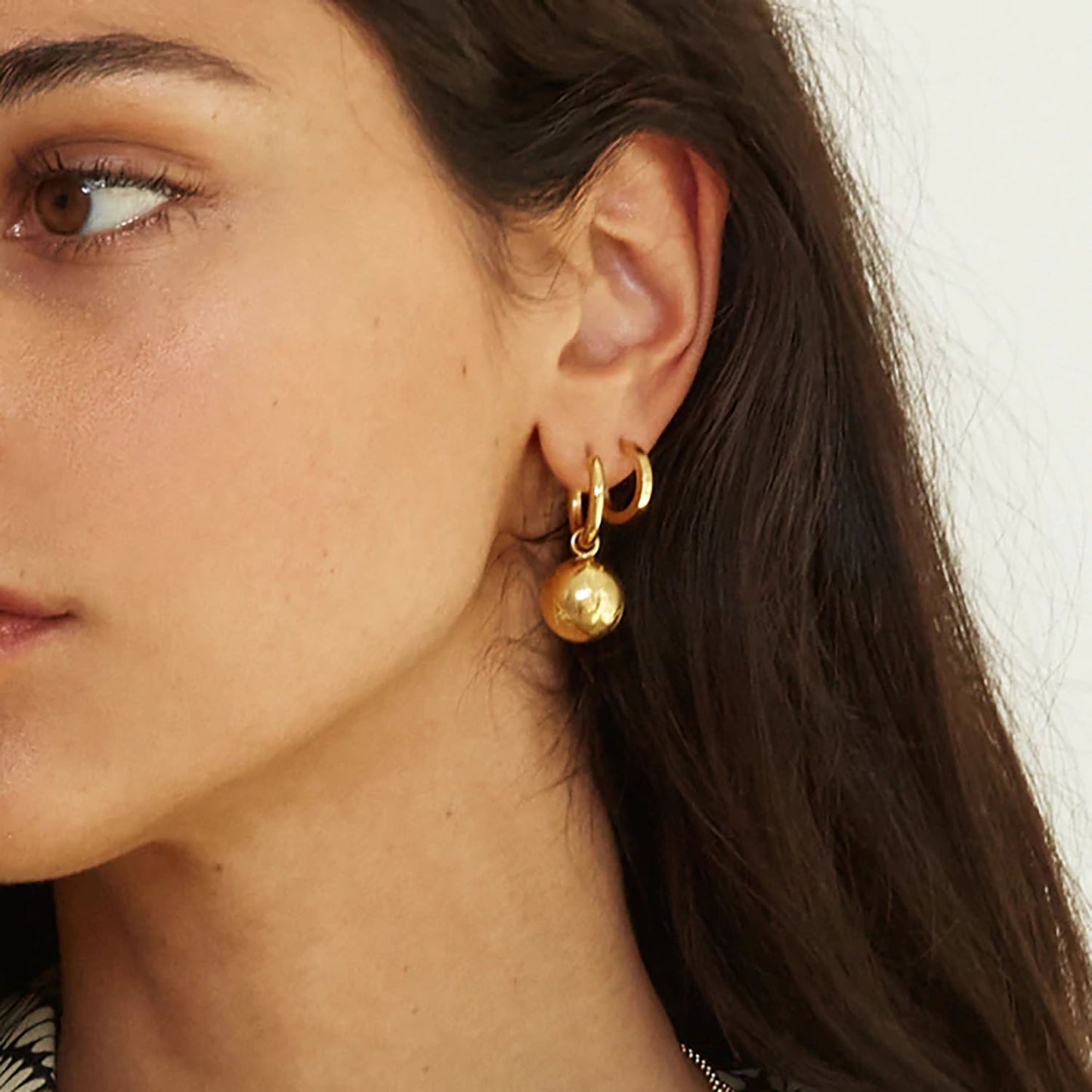Boucles d'oreilles Boule dorée minimaliste