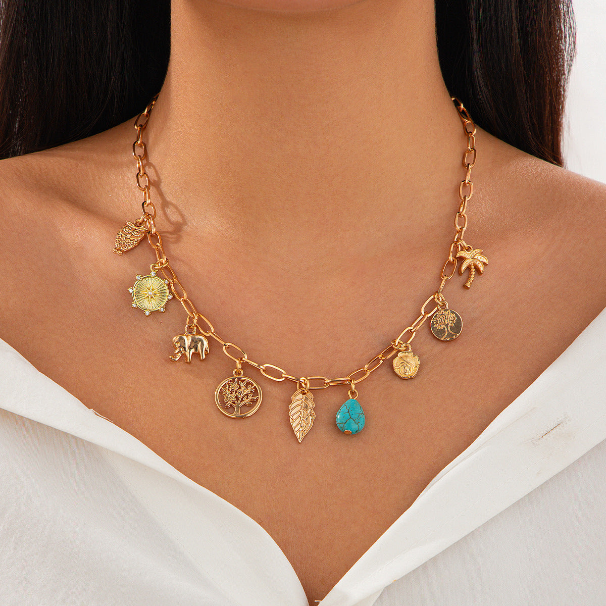 Collier Éclat doré - La tendance à votre cou