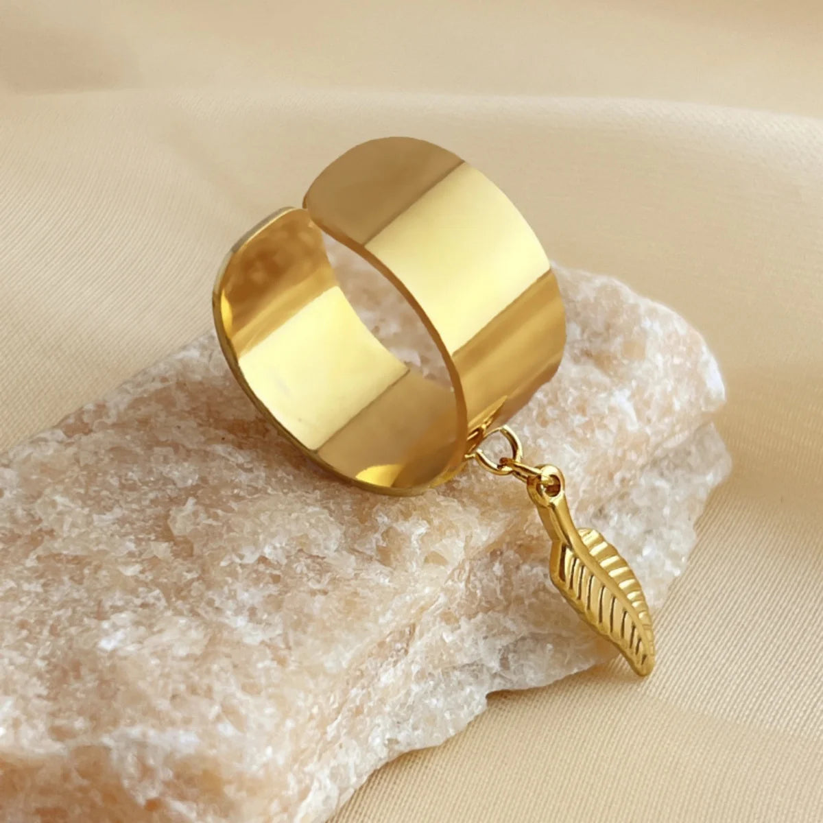 Bague "Rebelle solitaire" – Motifs iconiques