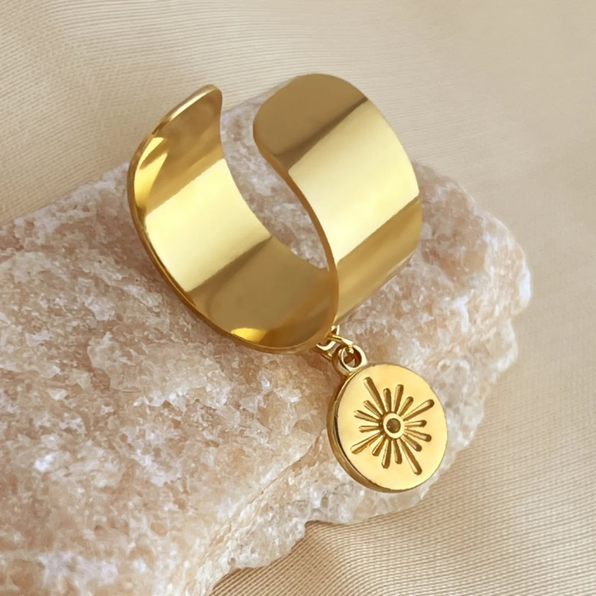 Bague "Rebelle solitaire" – Motifs iconiques
