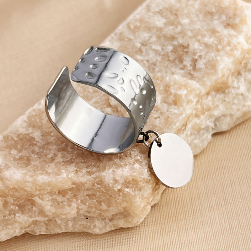 Bague Rebelle solitaire – Motifs iconiques