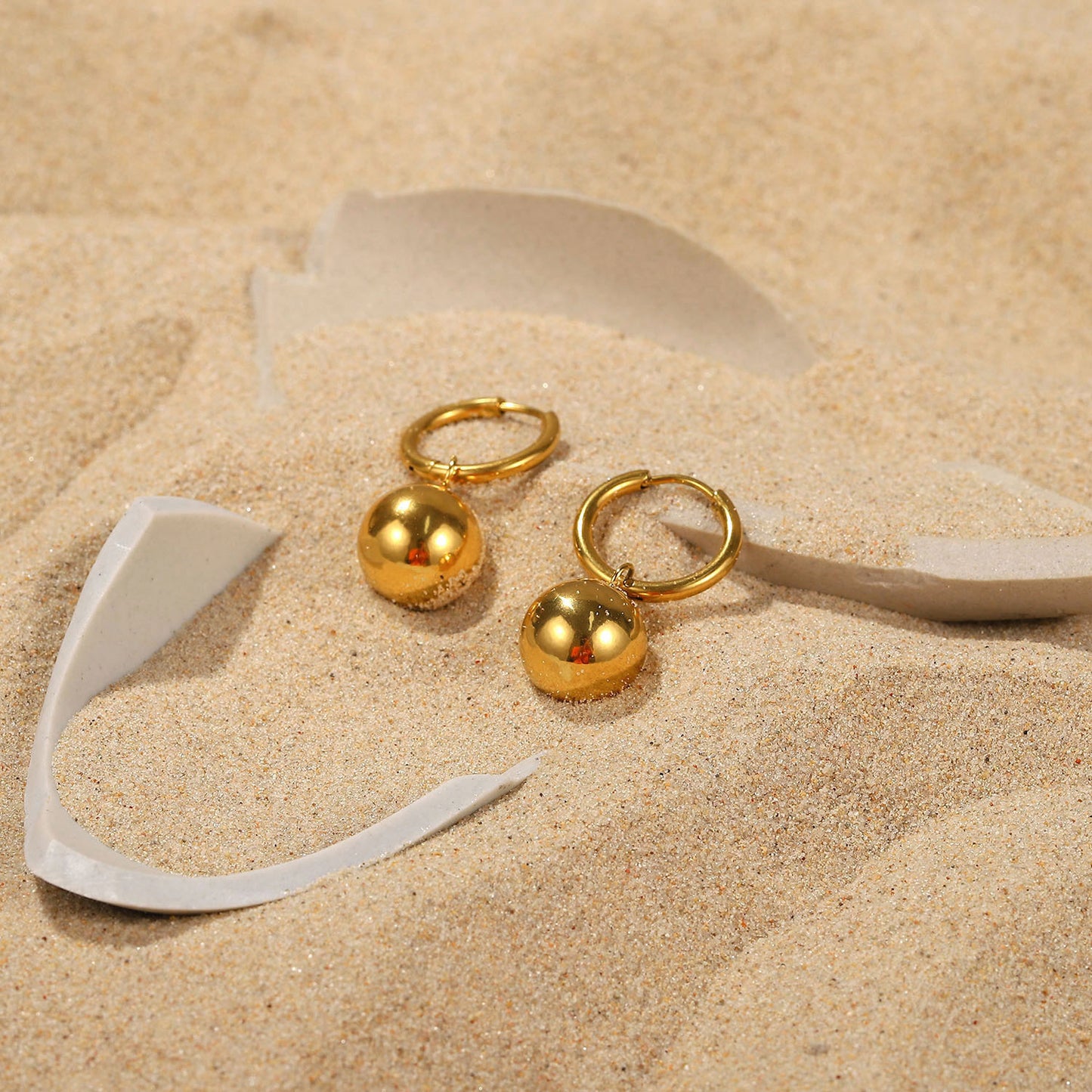Boucles d'oreilles Boule dorée minimaliste