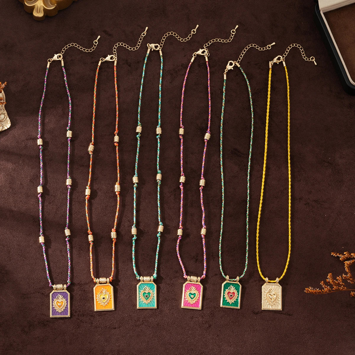 Collier "L'arcane du Cœur" – Pendentif minimaliste scintillant