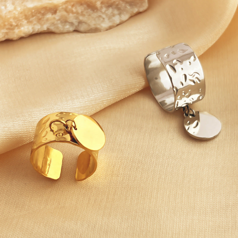 Bague Rebelle solitaire – Motifs iconiques
